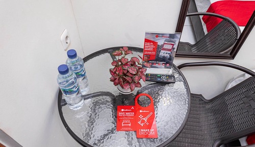 Double Room (RedDoorz)