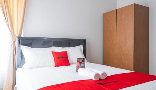 Double Room (RedDoorz)