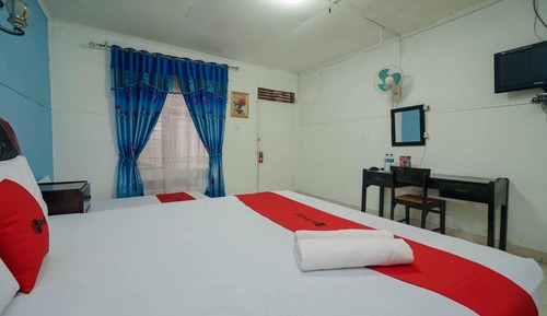Family Room (RedDoorz)
