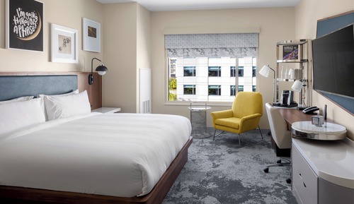 Room, 1 King Bed (Hearing Accessible)