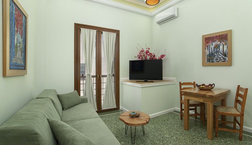Happy Traveler's Suite