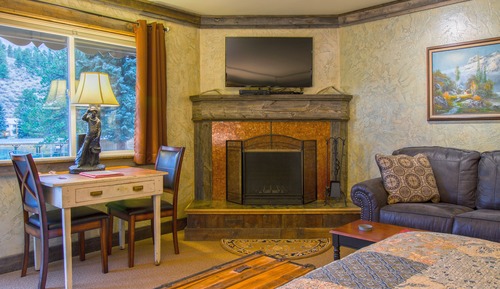 #6 Barn Board Premium Suite (No Dogs Allowed)
