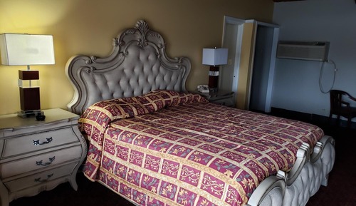 Deluxe Room, 1 King Bed, Smoking