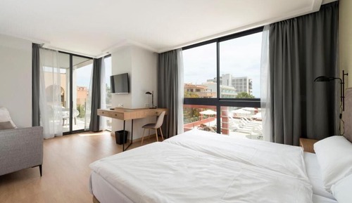 Double Room, Balcony (Selection)