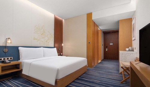 Deluxe Room, 1 King Bed, Accessible