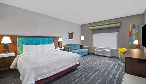 Room, 1 King Bed, Refrigerator & Microwave