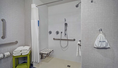 Room, 2 Queen Beds, Accessible (Mobility & Hearing, Roll-in Shower)