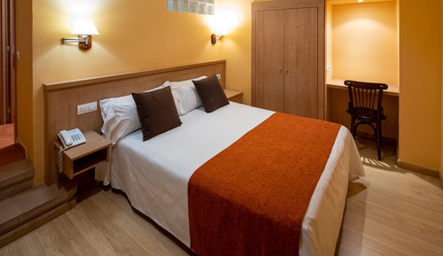 Basic Room (2 beds or 1 double bed)