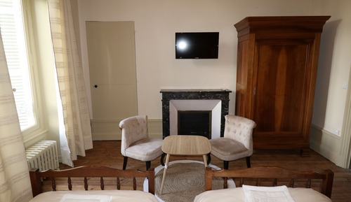 Room (ALBIZIA)