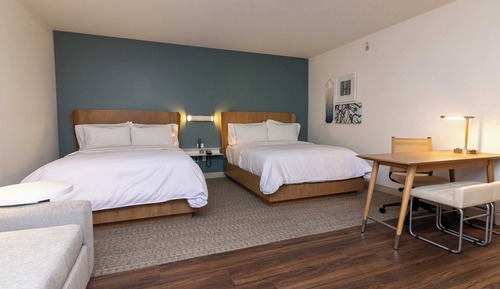 Studio, Multiple Beds (Mobility Accessible, Roll-in Shower)