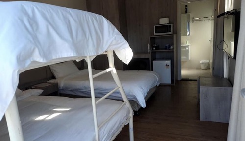 Family Suite with 1 Bunk Bed (1 Single + 1 Double) + 1 King Single