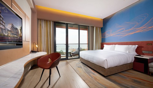 Deluxe Room, 1 King Bed, Beach View (Deluxe King Ocean View High Floor Roo)