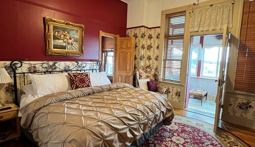 Deluxe King Suite