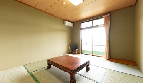 Japanese Room with Shared Washroom - Quadruple, Non-Smoking