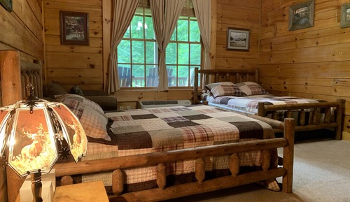 The Hunting Room at Broadwater Lodge (No Pets)