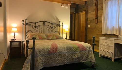 The Ashley Cabin ( No Pets)