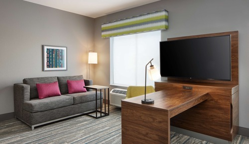 Studio, 1 King Bed, Accessible (Mobility & Hearing, Roll-In Shower)