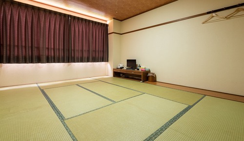 Japanese Room with Shared Bathroom - Quadruple, Smoking
