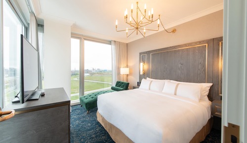 Executive Suite, 1 King Bed with Sofa bed (With Tub)