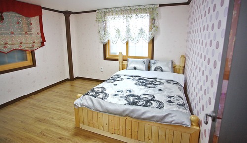 Family Room (2)