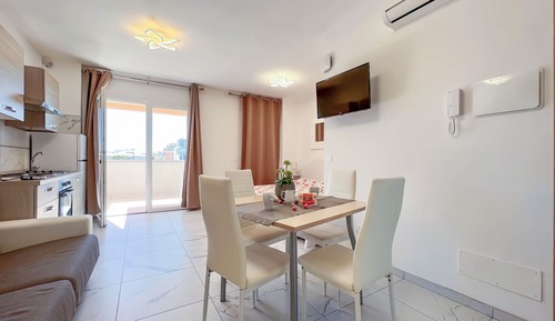Superior Studio Suite (16F)