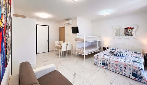 Superior Studio Suite (12F)