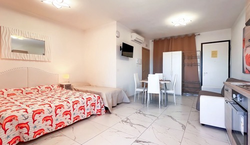 Superior Studio Suite (5B)