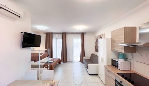 Superior Studio Suite (8F)