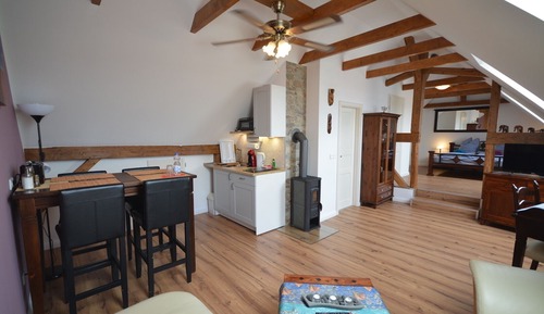 Studio, Kitchenette