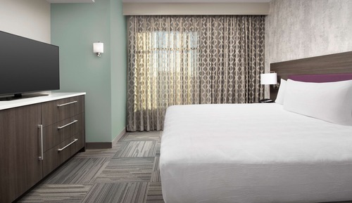 Suite, 1 King Bed, Accessible, Non Smoking (Hearing)