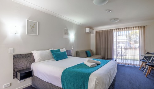 Standard Room, Balcony, Garden View (Queen Room)