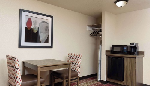 Suite, 1 King Bed, Non Smoking, Jetted Tub (Executive Corner, Interior Atrium)