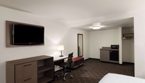 Deluxe Room, 1 King Bed, Non Smoking (Interior)