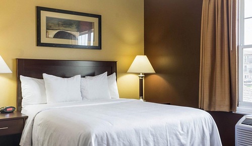 Suite, 1 King Bed, Accessible, Non Smoking (Efficiency)