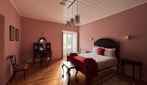 Mr. Dale (Manor House - 1st Floor, Max 4 Guests)