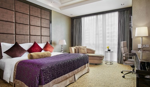 Standard Room, 1 King Bed, Business Lounge Access (Lounge Access)