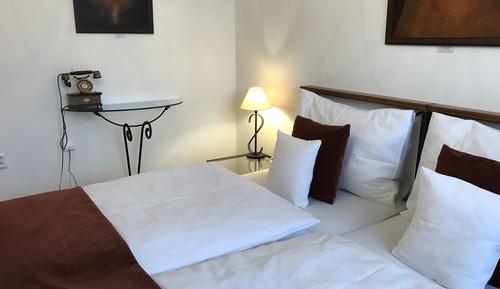 Deluxe Suite (Suite 004)