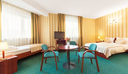Family Room (2 adults and 2 children)