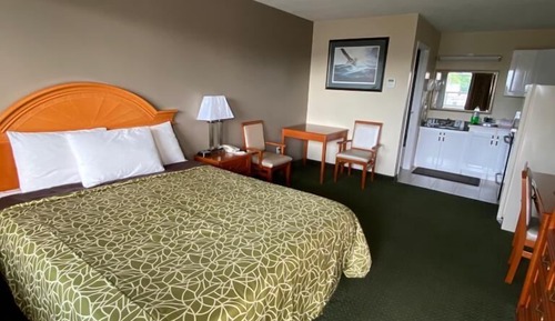 Exclusive Single Room, 1 Queen Bed, Non Smoking, Kitchenette