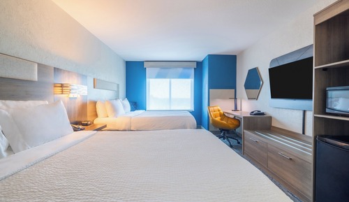 Suite, 2 Queen Beds, Accessible (Communications)