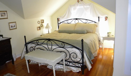 The Magnolia Suite (3rd floor)