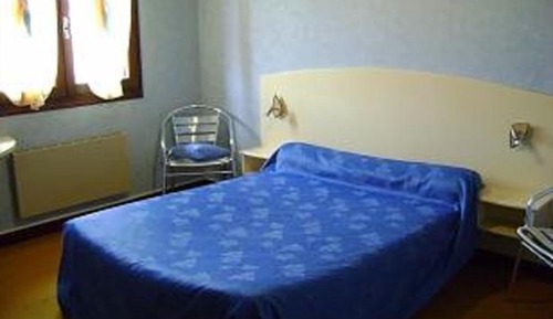 Standard Double Room (Shower)