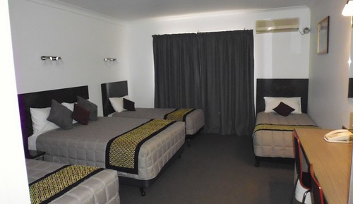 Deluxe large family suite