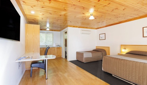 Executive Twin Room (Queen & Single)