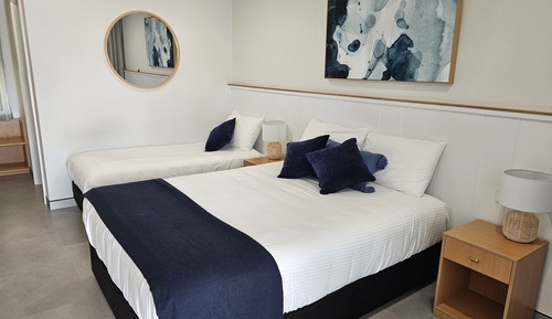 Standard, One Queen and One Single Bed