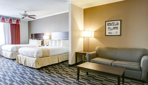 Suite, Multiple Beds, Non Smoking