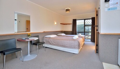 Studio, 2 Twin Beds