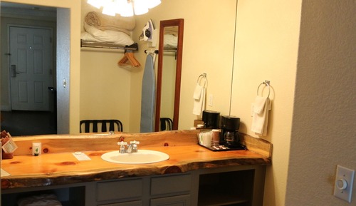 Standard Room, 1 King Bed, Mountain View (Shared Balcony No Pets Faces Highway)