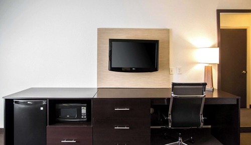 Suite, 1 King Bed, Accessible, Non Smoking