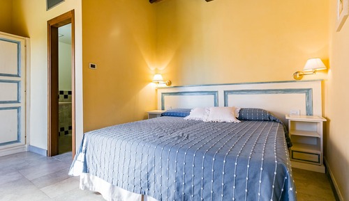 Classic Single Room, 1 Queen Bed, Private Bathroom, Garden View